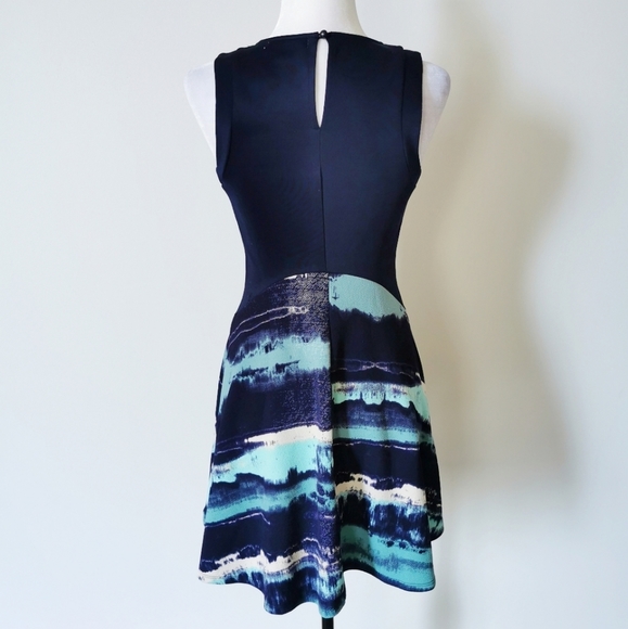 Abstract print sleeveless A-Line dress - Picture 2 of 7